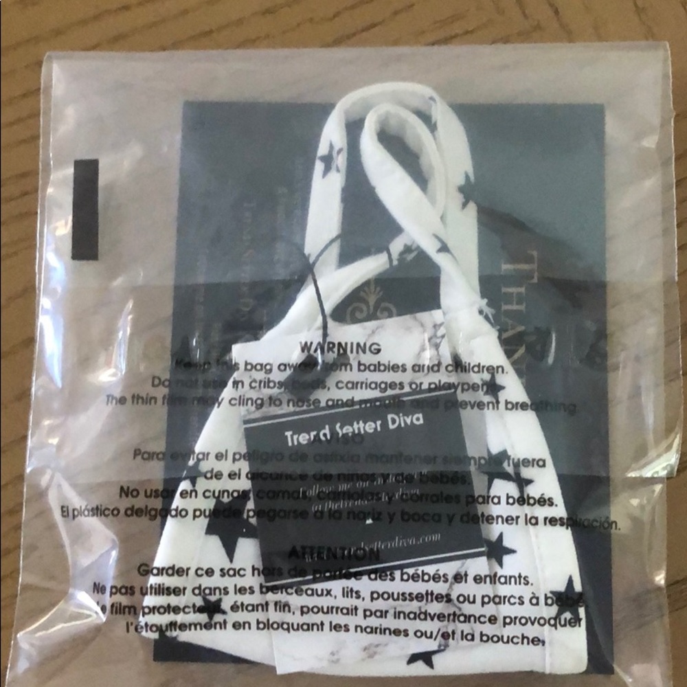 Kids face mask white with black stars - Picture 8 of 8